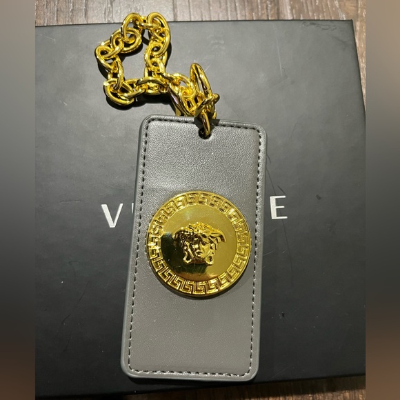 Versace Gift Set - Picture 2 of 5